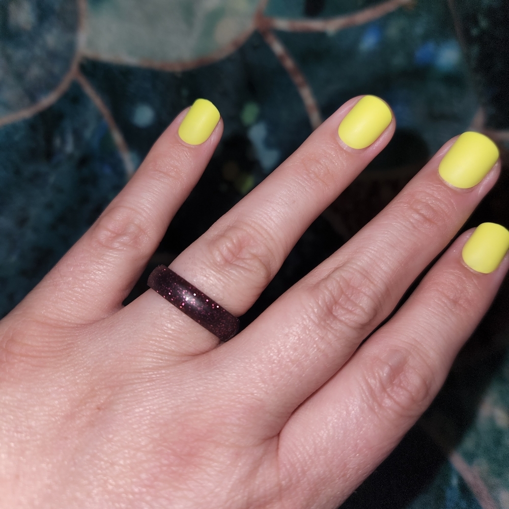 Silicone Ring with burgundy sparkles